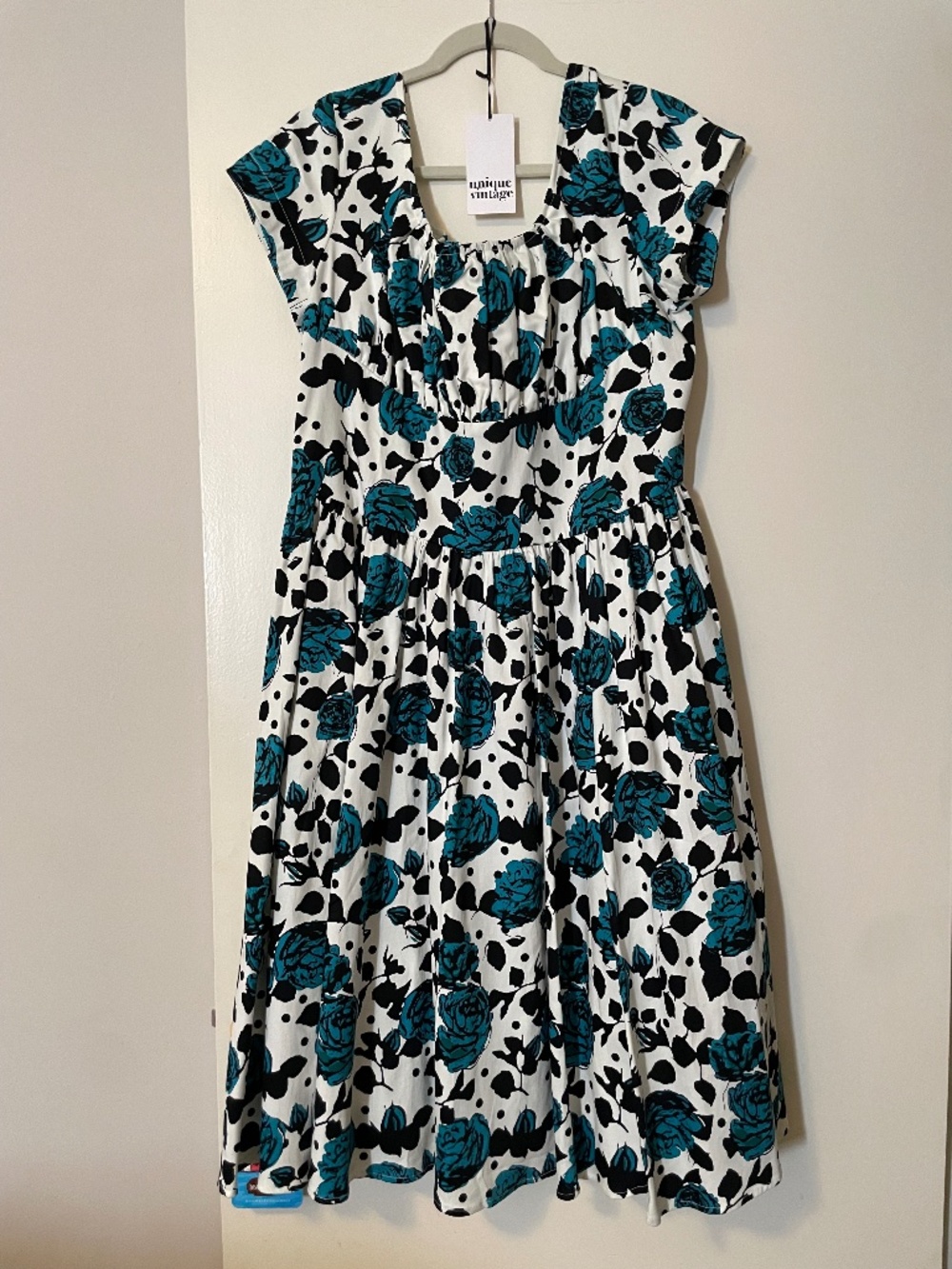 NWT Unique Vintage White & Turquoise Rose Cap Sleeve Valencia Swing Dress - 2X - Picture 2 of 12